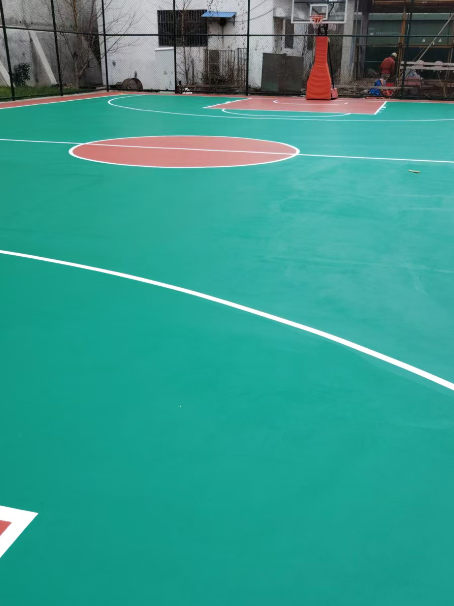 游仙 球场长期使用易出现地面开裂